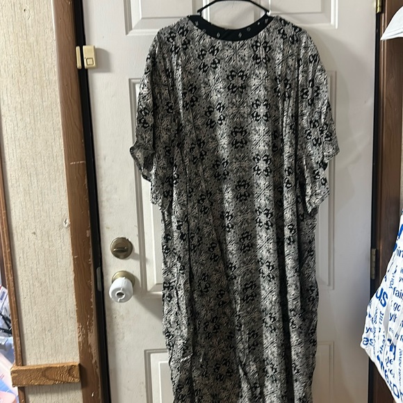 TORRID Challis Dolman Shirttail Kimono: BLACK/WHITE: NEW WITH TAGS: SIZE 5 - Picture 5 of 5